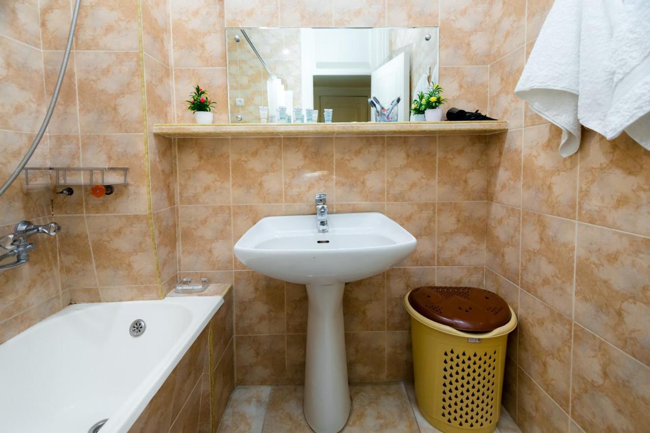 טביליסי Apartment Gallery Rustaveli 1 מראה חיצוני תמונה